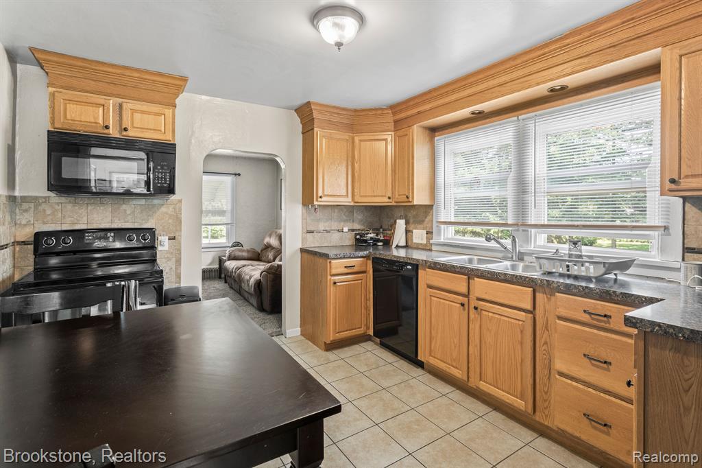 6235 DALLAS Street, Monroe, MI 48161 — Photo 8