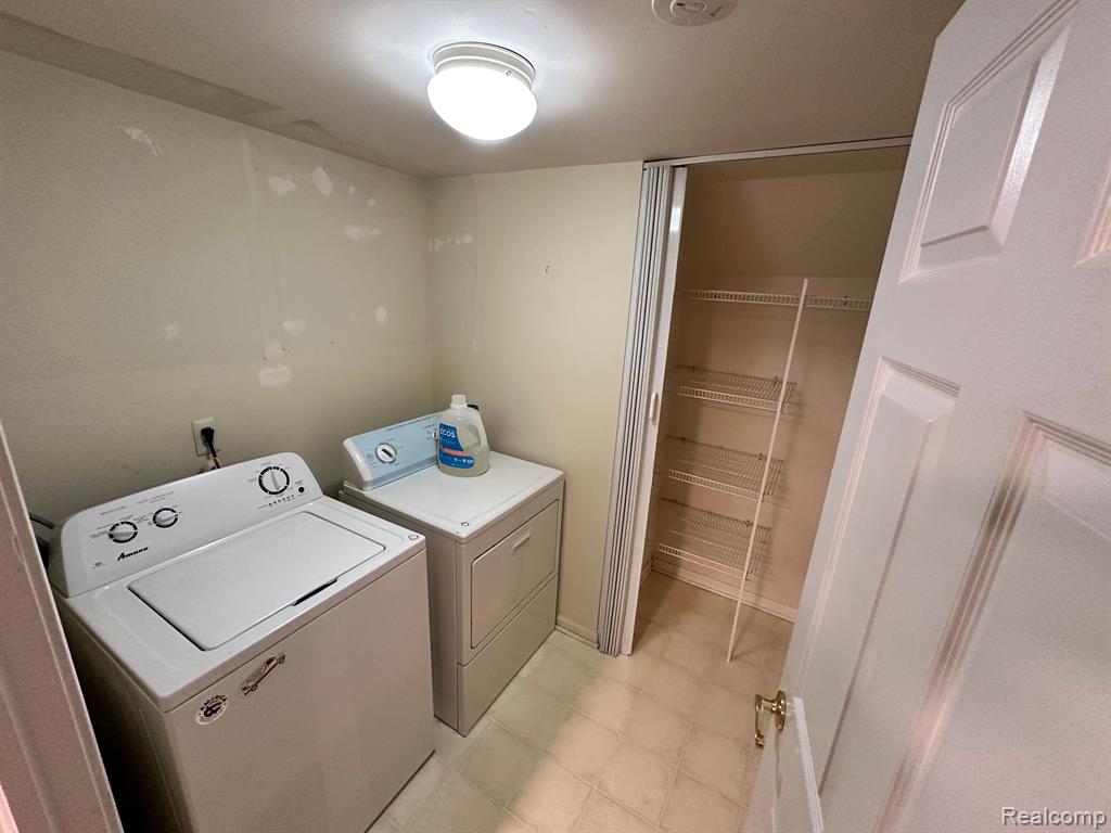 6633 Bellows Court, West Bloomfield, MI — Photo 18
