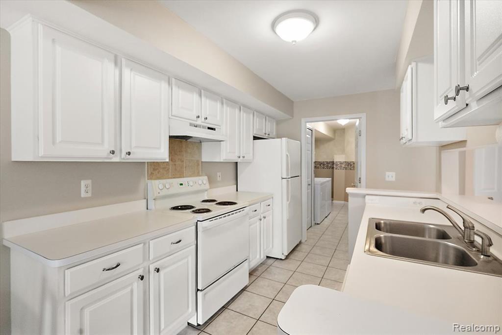 55093 Westchester Drive, 45, Shelby Twp, MI 48316 — Photo 13