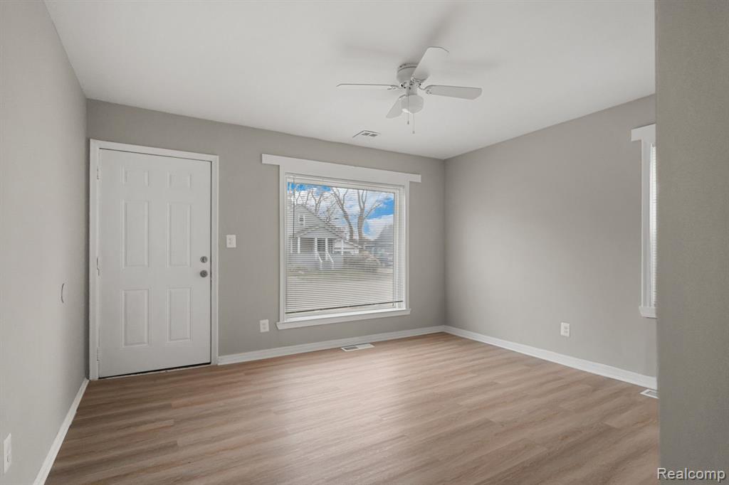8499 MEADOW Avenue, Warren, MI 48089 — Photo 2