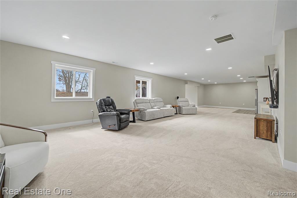 8370 Grist Mill Drive, Fenton, MI 48430 — Photo 30