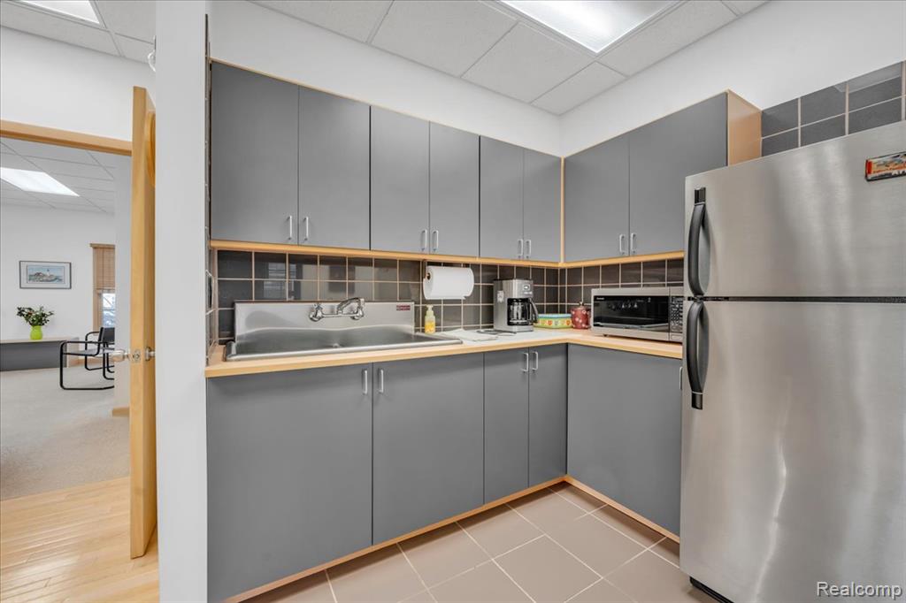 907 W 14 Mile Road, Clawson, MI — Photo 16