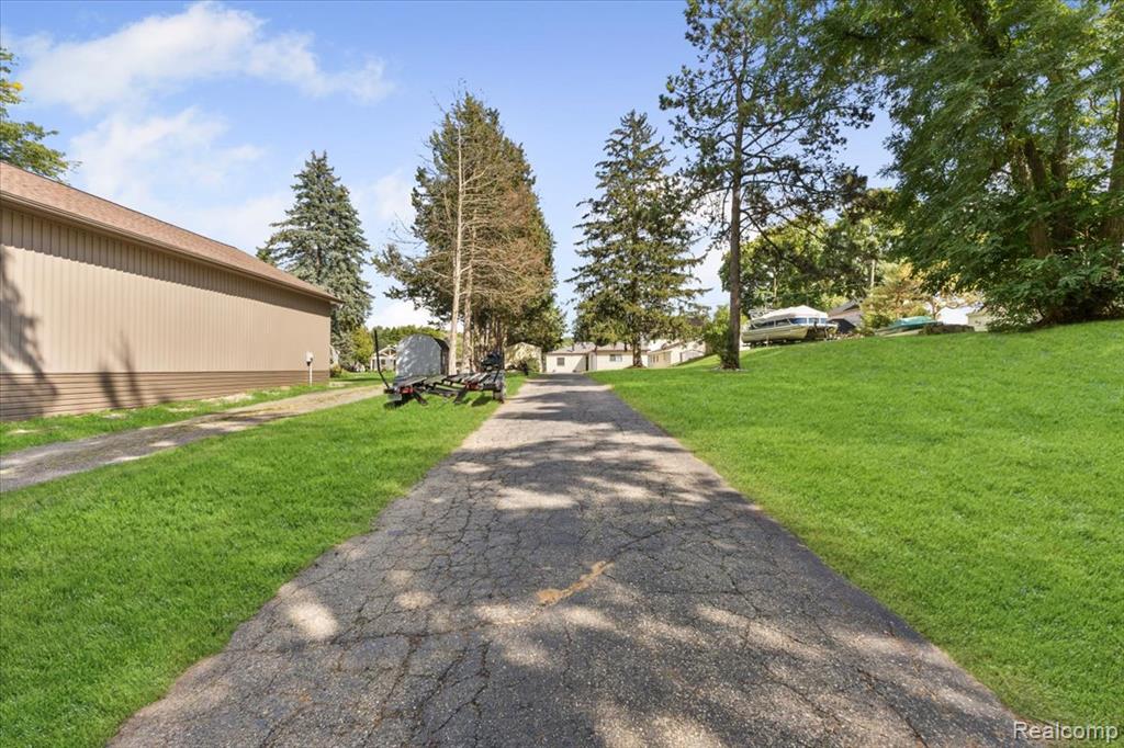 8437 WOODLAND SHORE Drive, Brighton, MI 48114 — Photo 57