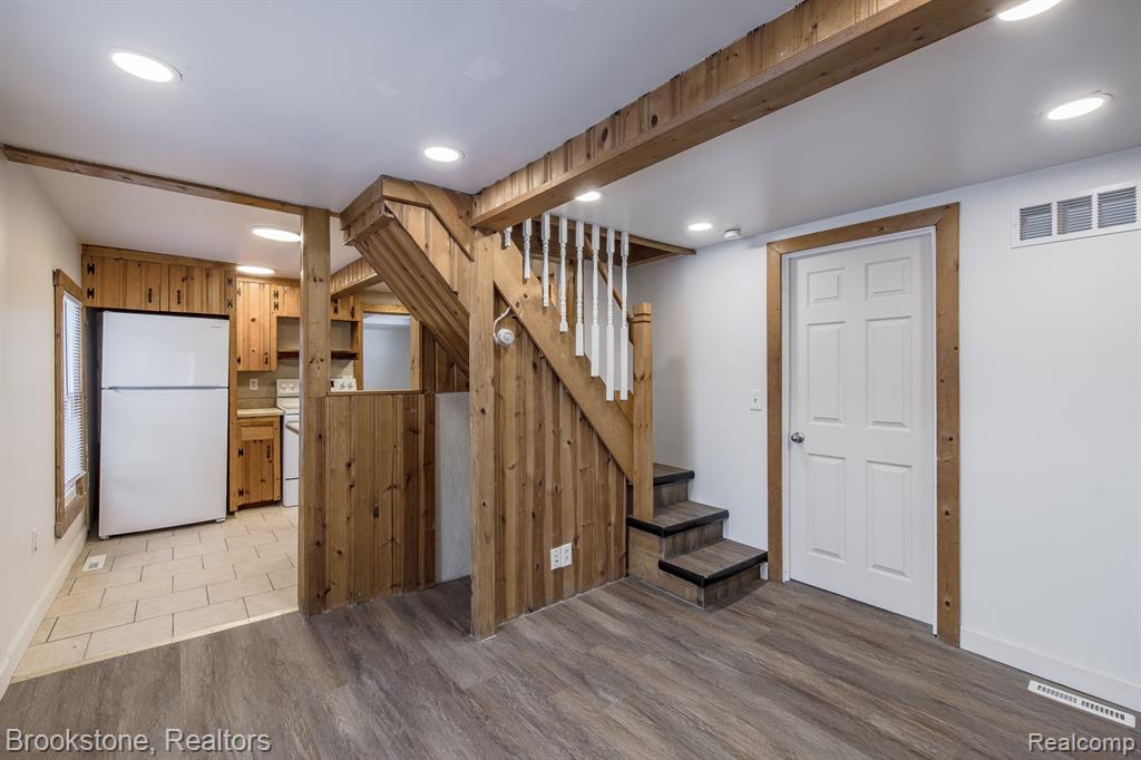 31 Heights Road, Lake Orion, MI 48362 — Photo 18