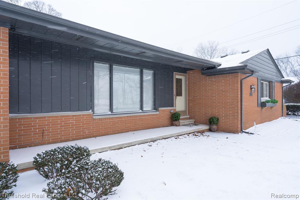 5595 Old Orchard Trail, Orchard Lake Village, MI 48324 — Photo 3