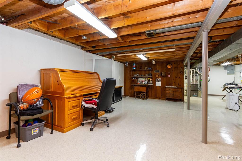 911 MAYFIELD Drive, Royal Oak, MI 48067 — Photo 29