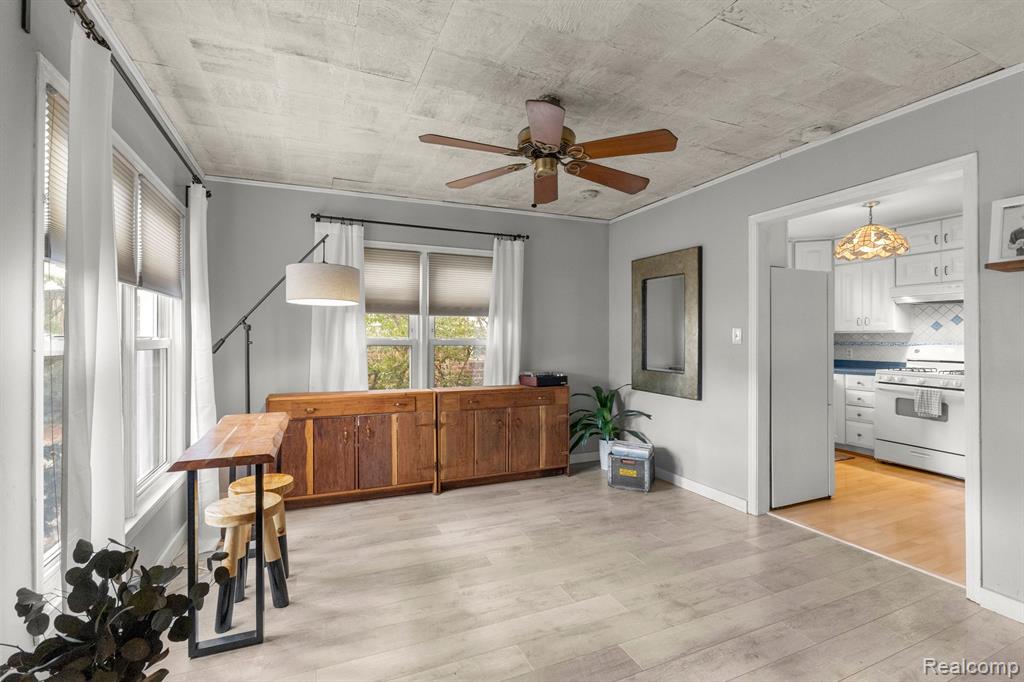 916 N MELBORN Street, Dearborn, MI 48128 — Photo 15