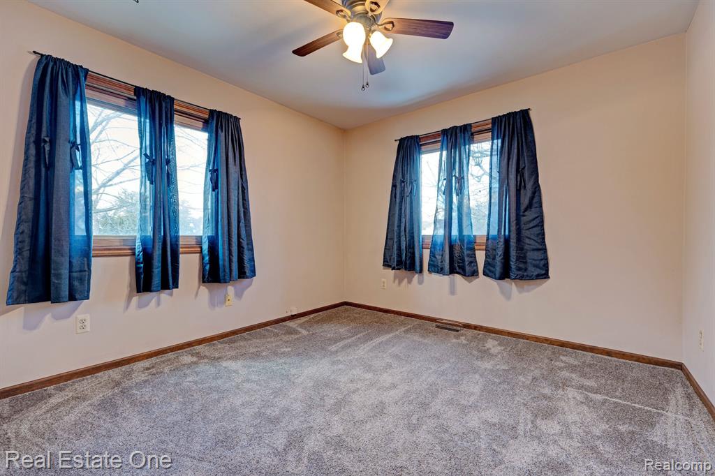 9045 E BLUEWATER Drive, Clarkston, MI 48348 — Photo 21