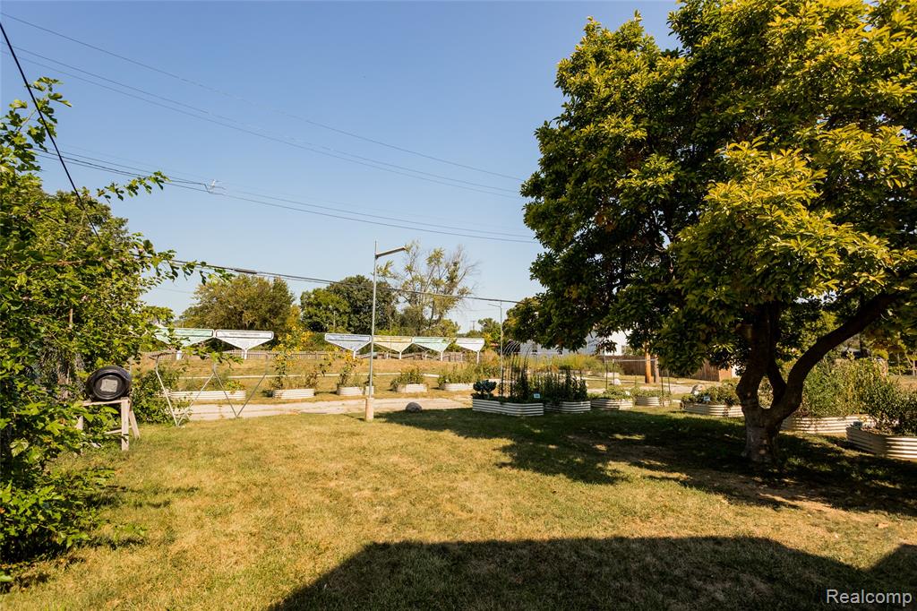 2221 Carpenter Street, Detroit, MI 48212 — Photo 25