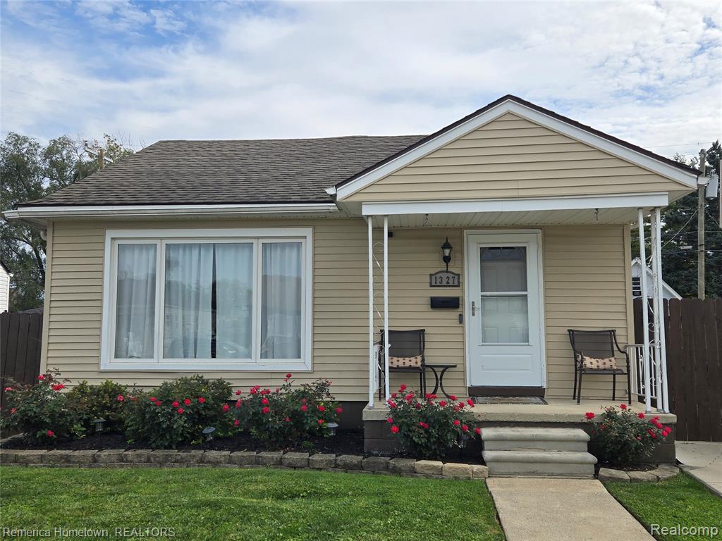 1327 Austin Avenue, Lincoln Park, MI 48146