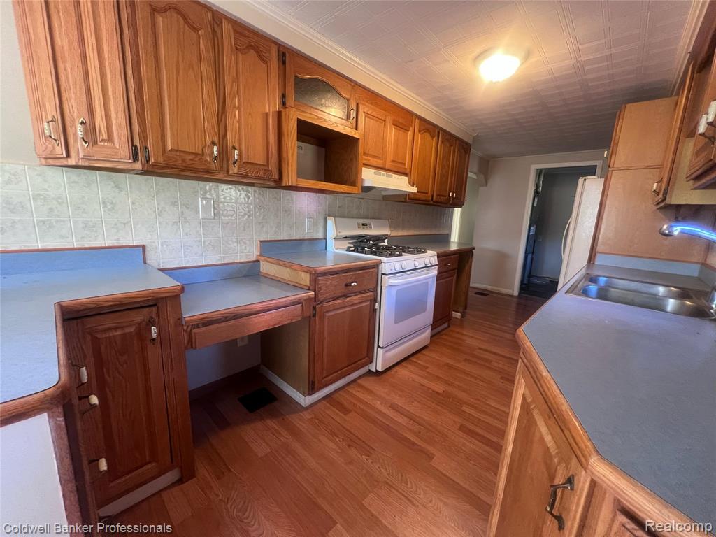 904 Rowland Road, Leonard, MI 48367 — Photo 8