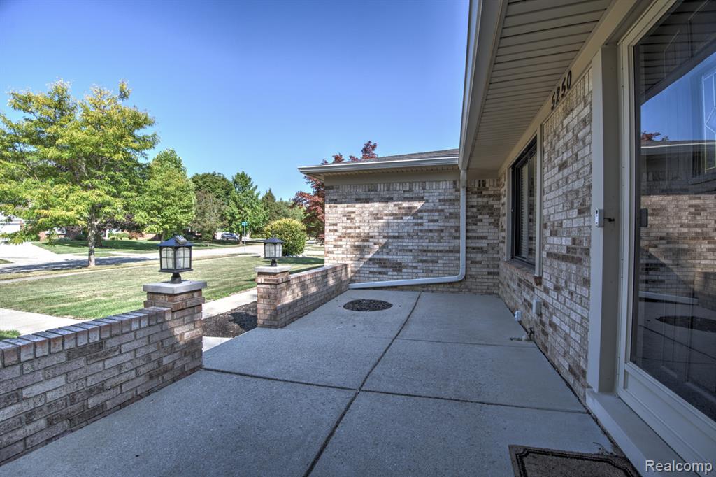 5250 Winchester Drive, Troy, MI 48085 — Photo 4
