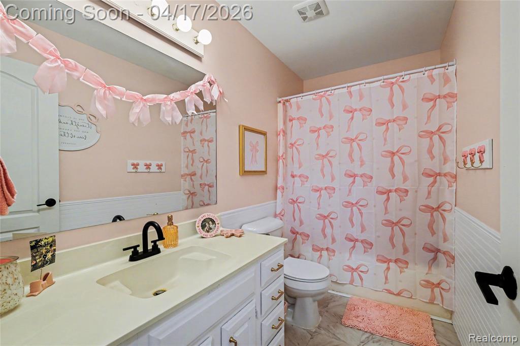2228 Lost Creek Drive, Flushing, MI 48433 — Photo 17