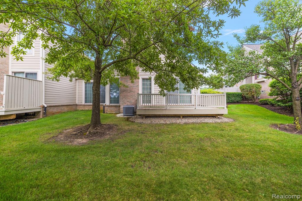 17061 LOCHMOOR, Northville, MI 48168 — Photo 36