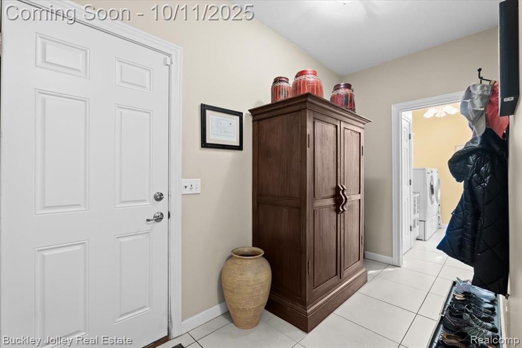 9430 Sheltering Oaks Drive, Brighton, MI 48114 — Photo 33