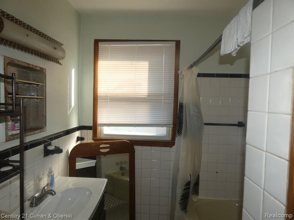 18818 SHERWOOD Street, Detroit, MI 48234 — Photo 5