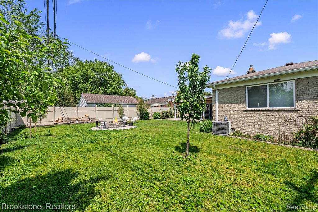 6921 Robindale Avenue, Dearborn Heights, MI 48127 — Photo 38