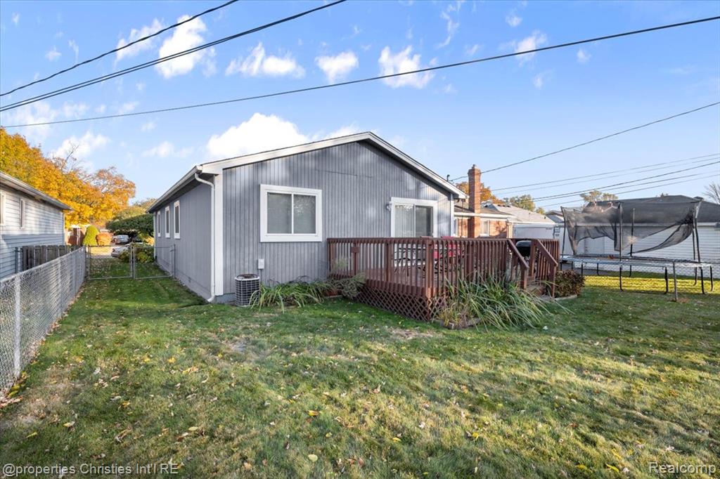24289 Dale Avenue, Eastpointe, MI 48021 — Photo 31