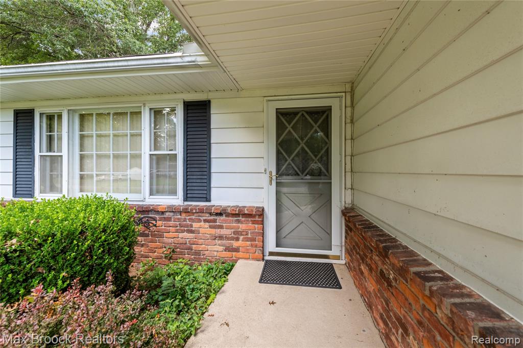 8071 Comanche Trail, Temperance, MI 48182 — Photo 2