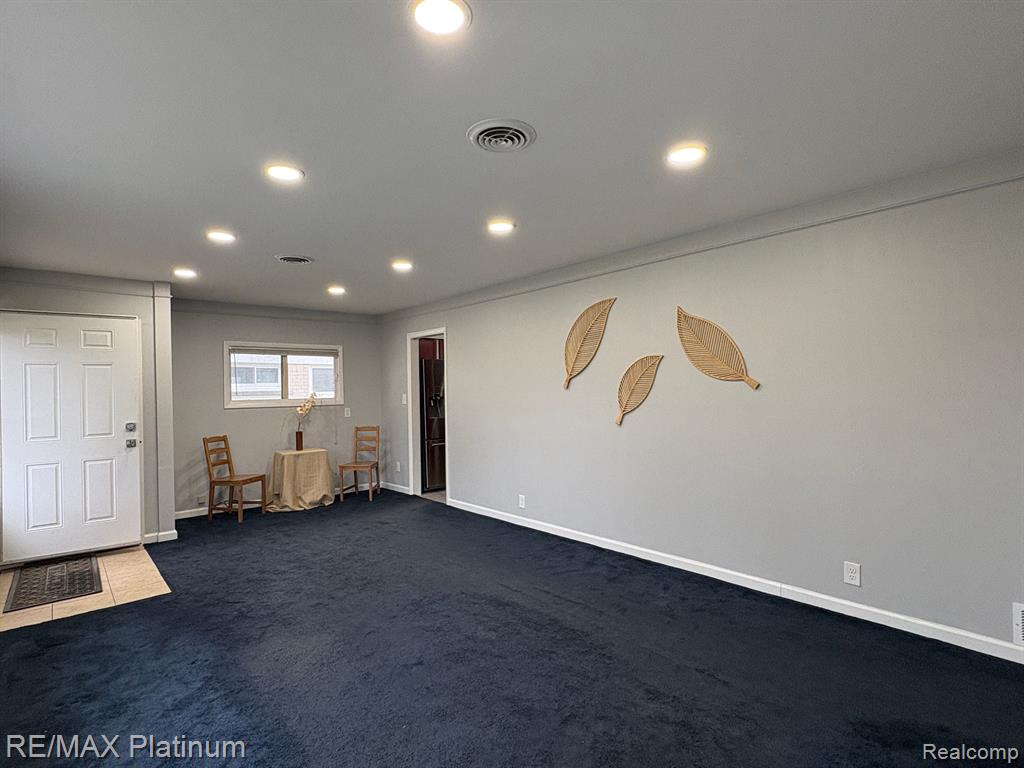 914 E KALAMA Avenue, Madison Heights, MI 48071 — Photo 3
