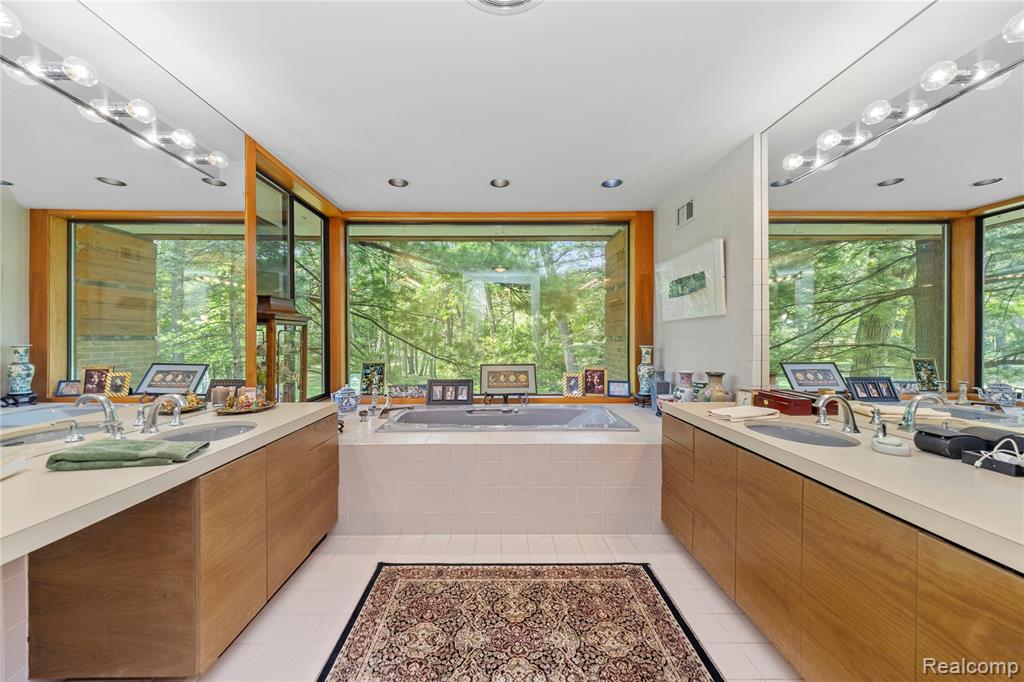 5035 Ponvalley Road, Bloomfield Hills, MI 48302 — Photo 22