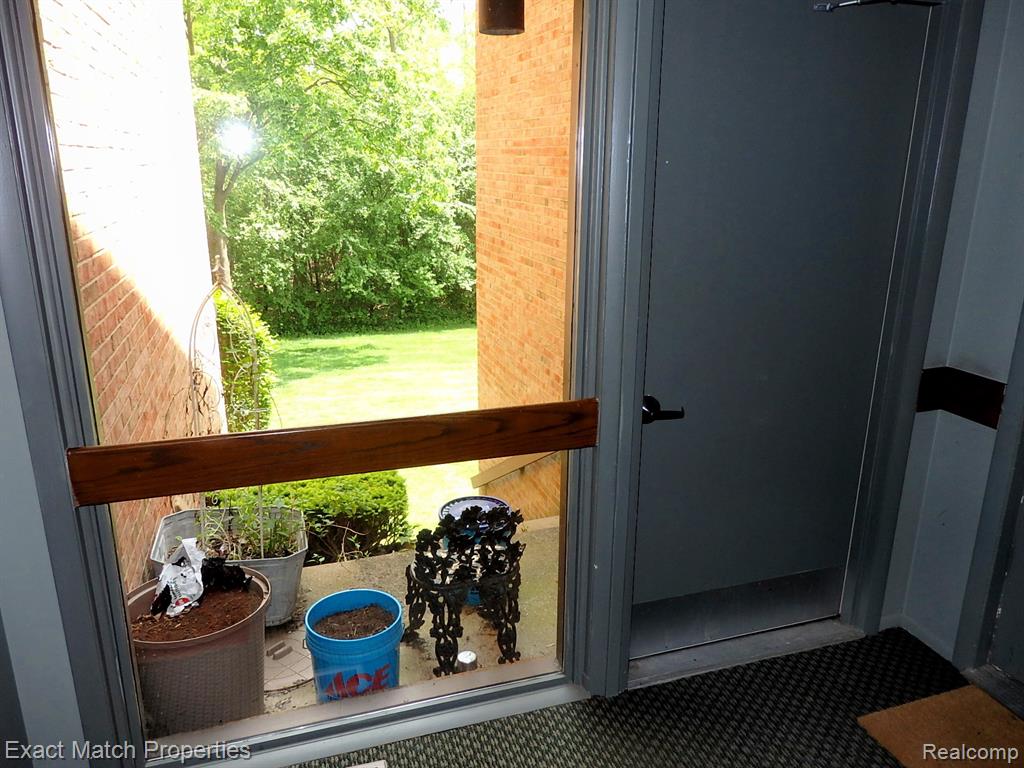 4411 Laurel Club Circle, West Bloomfield, MI 48323 — Photo 36