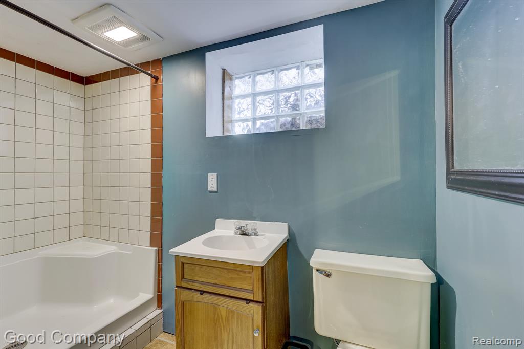 736 E Meyers Avenue, Hazel Park, MI 48030 — Photo 39