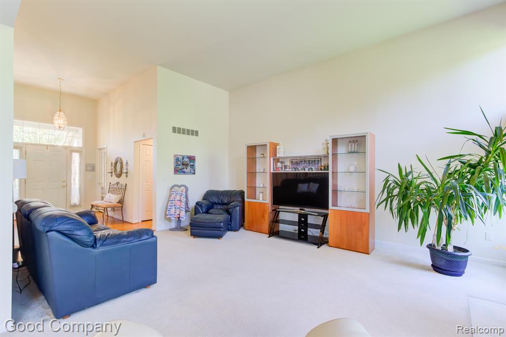 51250 W HILLS Drive, Plymouth, MI 48170 — Photo 6
