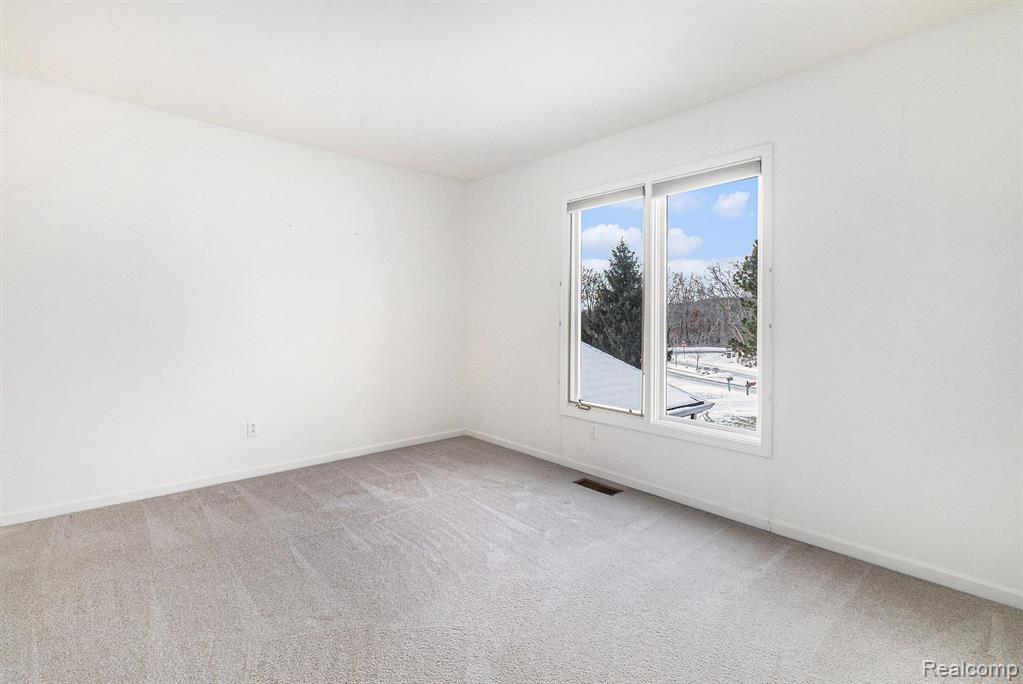 8805 Pebble Creek Drive, Pinckney, MI 48169 — Photo 26