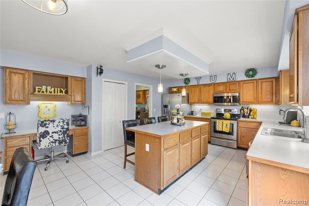 703 Sandalwood Court, Canton, MI 48188 — Photo 9