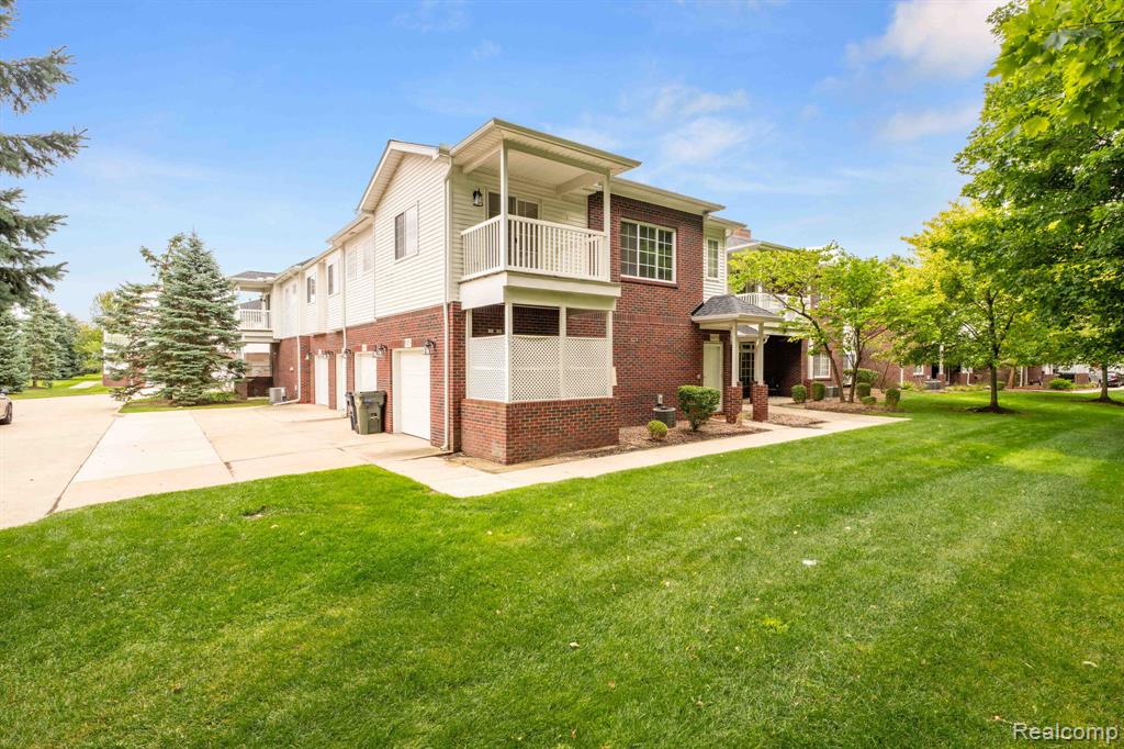 5379 Twin Oaks Drive, Sterling Heights, MI 48314 — Photo 4