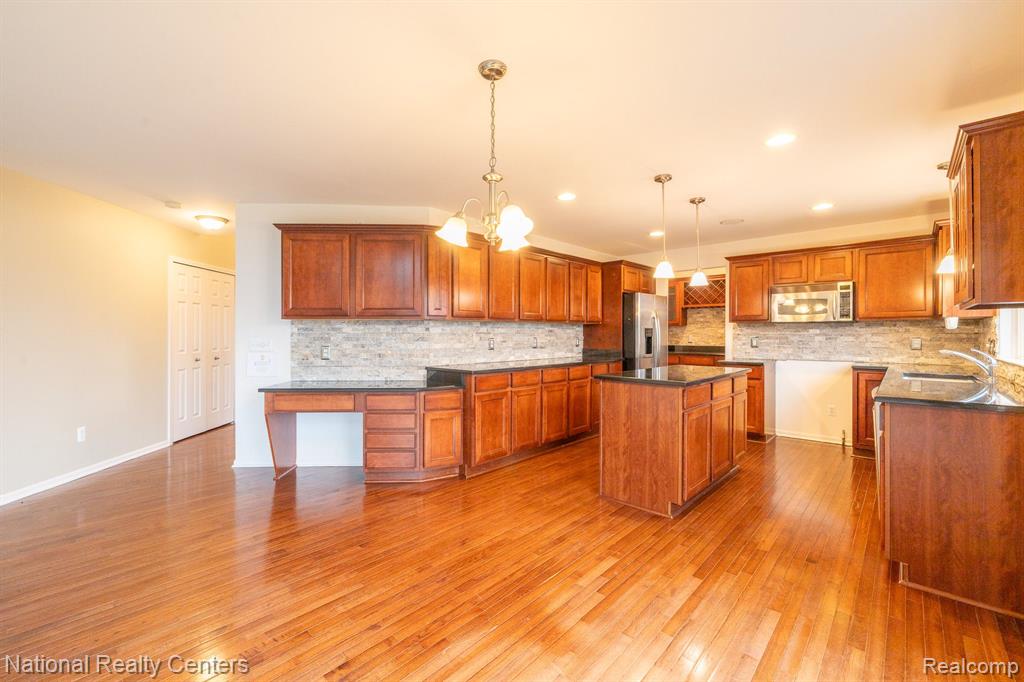 7653 Wood Brook Road, Ann Arbor, MI 48103 — Photo 24