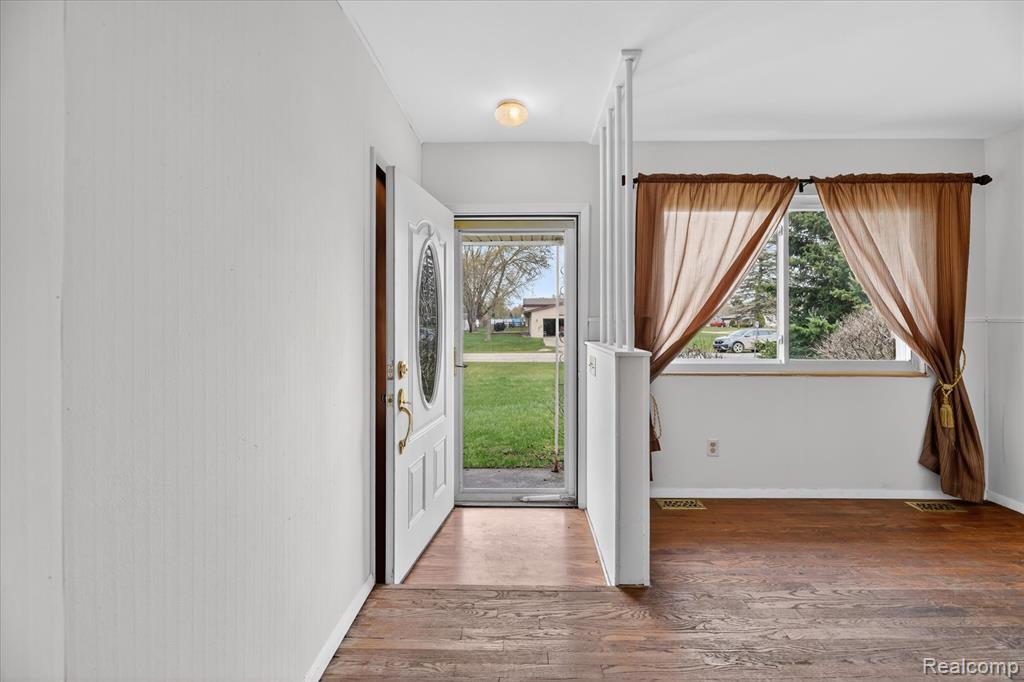 5300 Arnold Drive, Burton, MI 48509 — Photo 5