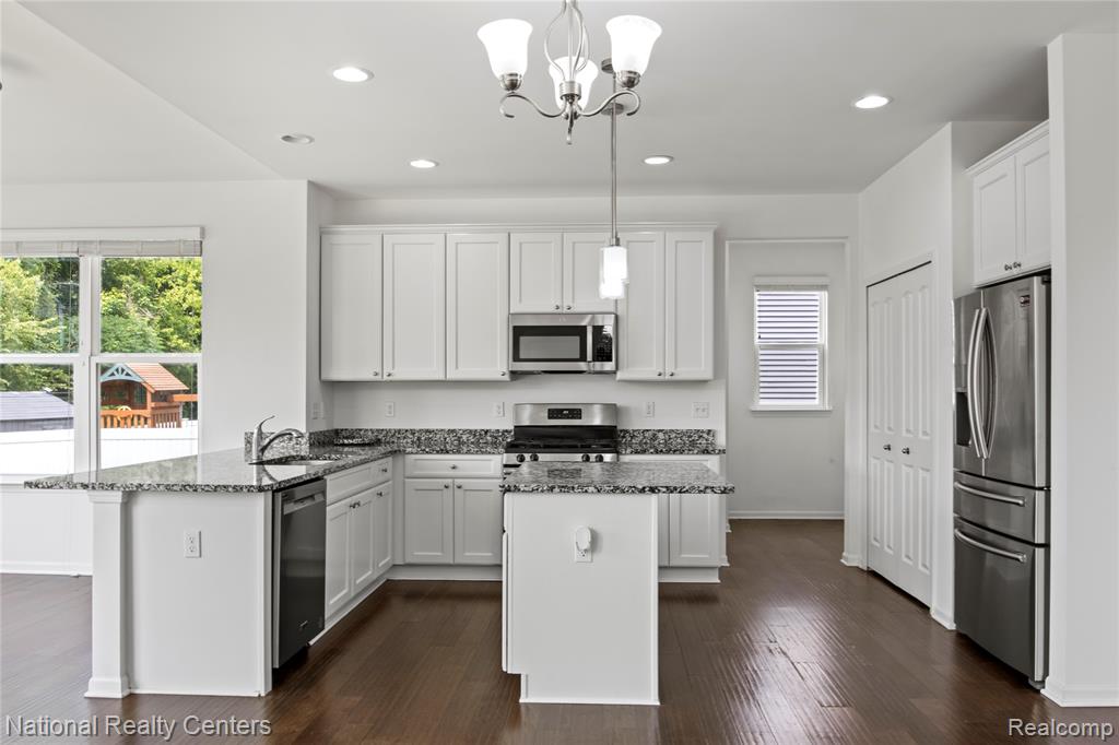 451 Goodrich, Wixom, MI — Photo 10