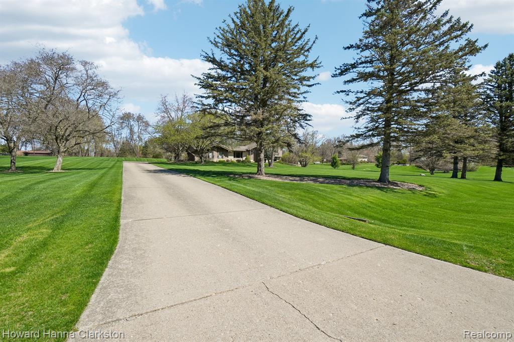 12120 Carriage Trail Drive, Davisburg, MI 48350 — Photo 3