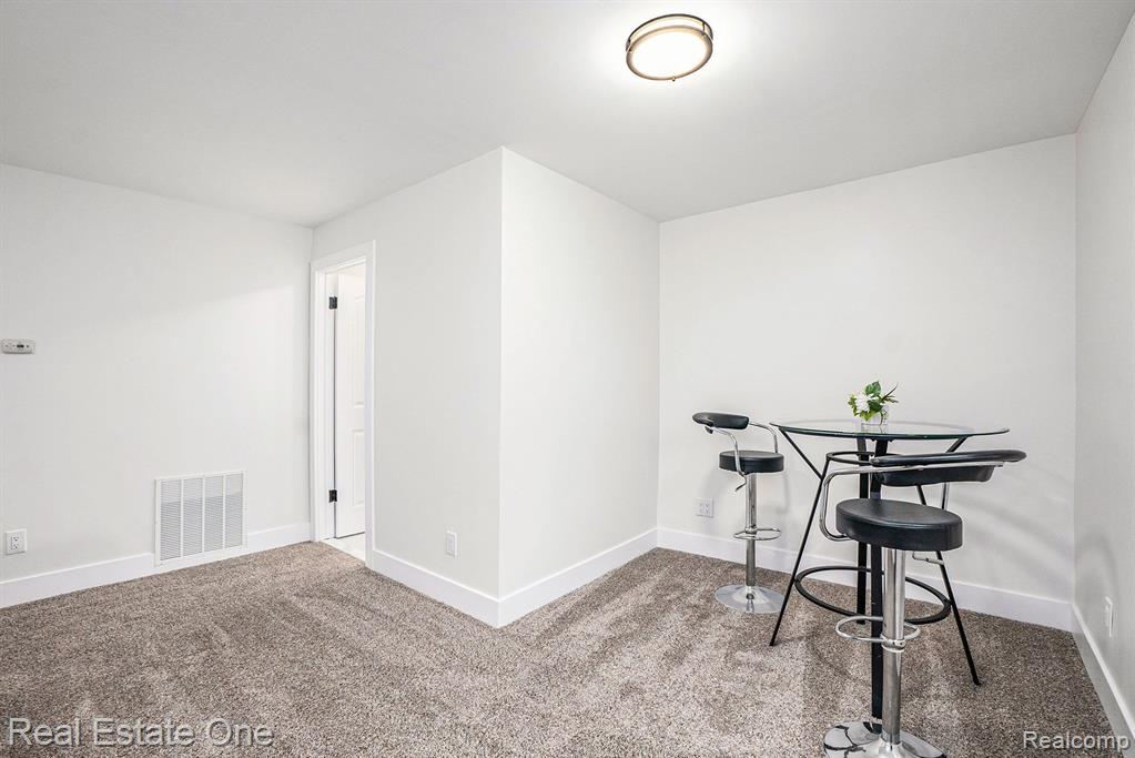 4558 Universal Street, Dearborn Heights, MI 48125 — Photo 15