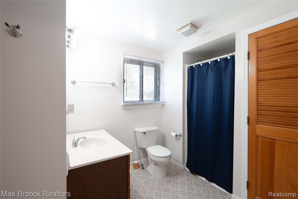 8212 Carrousel Boulevard, Westland, MI — Photo 19