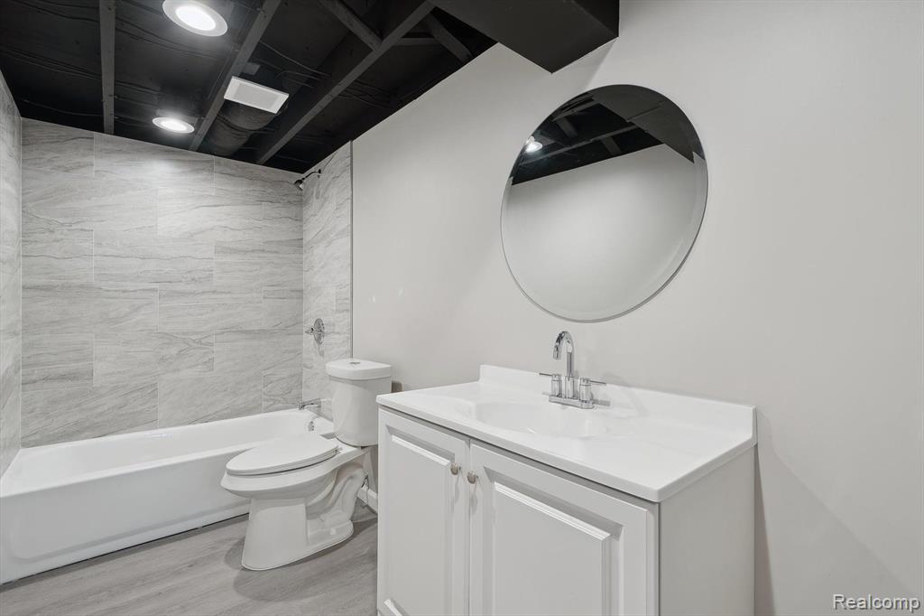 941 E LINCOLN Avenue, Madison Heights, MI 48071 — Photo 18