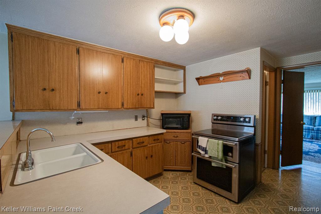 49525 SHELBY Road, Shelby Twp, MI 48317 — Photo 25