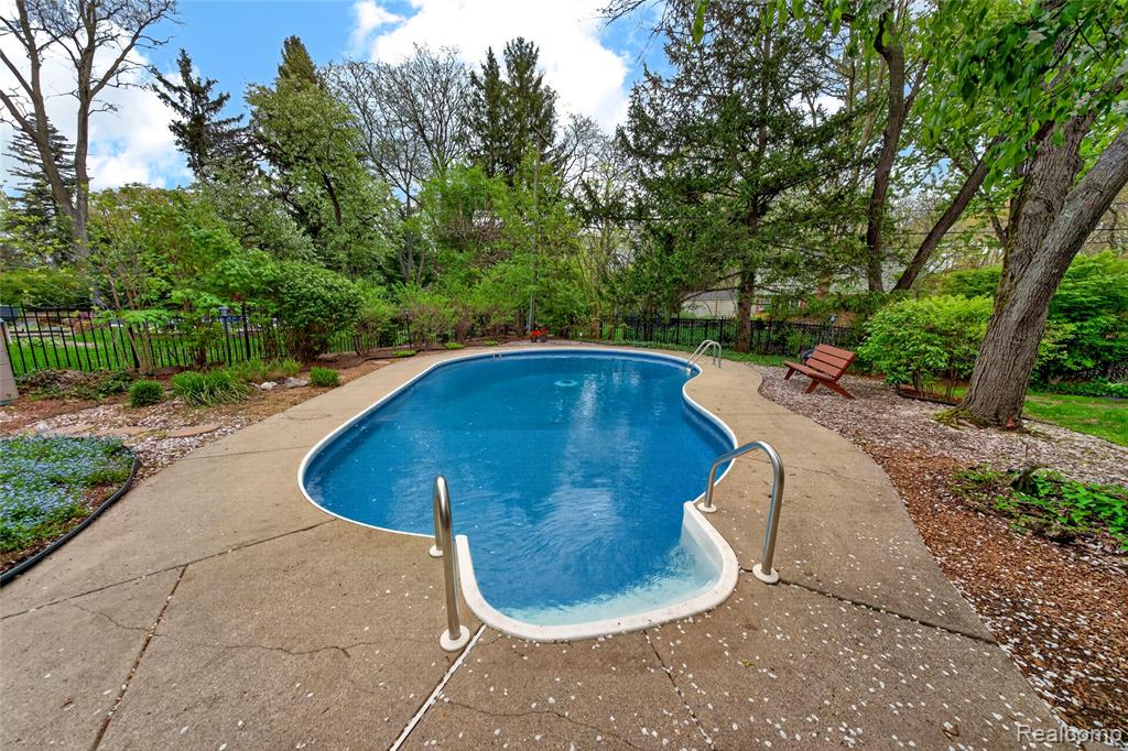 3560 Beach Road, Troy, MI 48084 — Photo 31