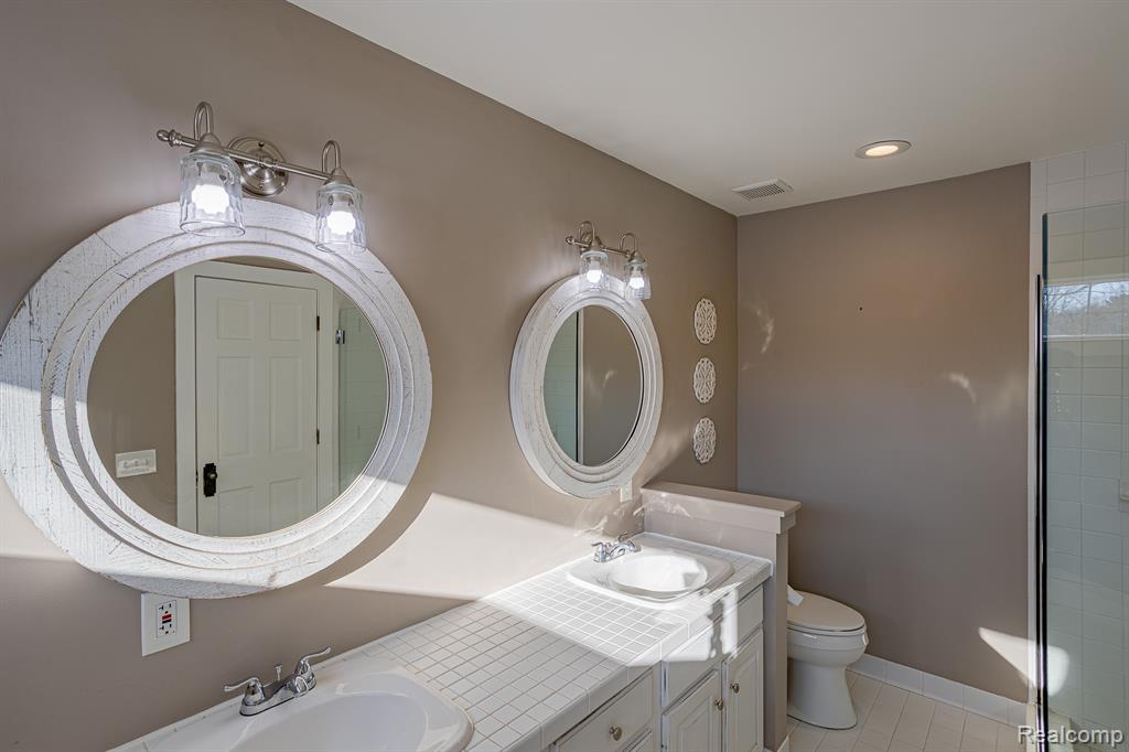 800 Grampian Avenue, Lake Orion, MI 48362 — Photo 23