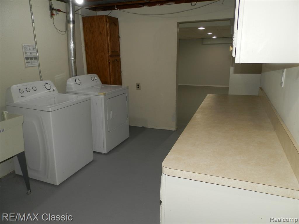 9374 PATTON Street, Livonia, MI 48150 — Photo 24