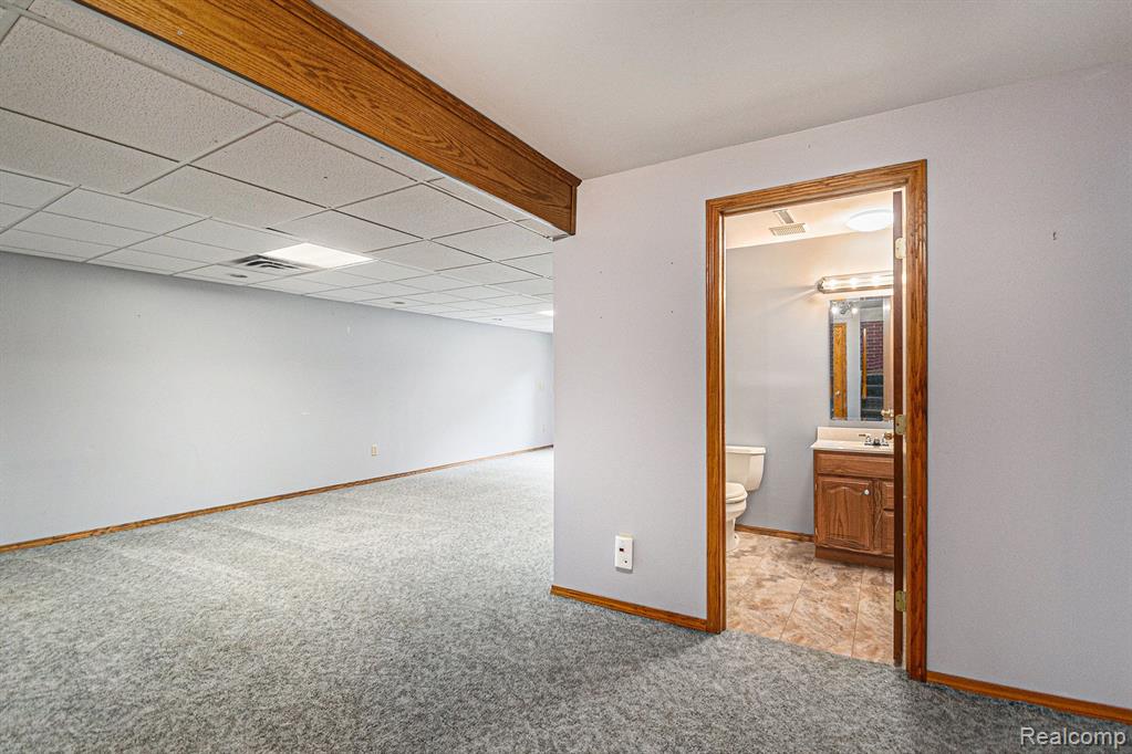5102 FOXPOINT Circle, Midland, MI 48642 — Photo 23