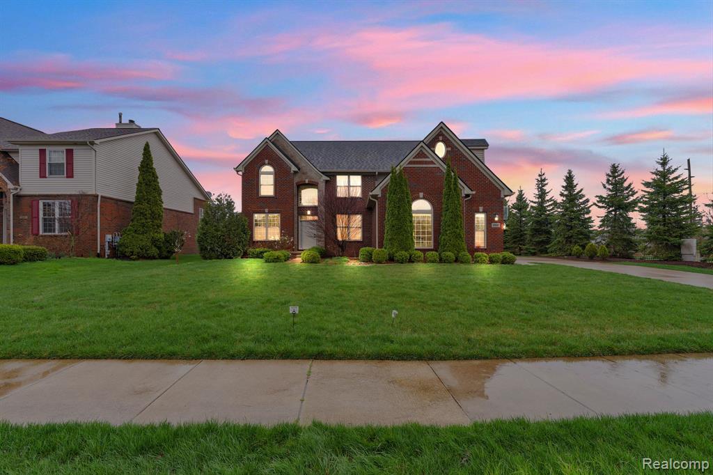 1002 Carriage Trace Boulevard, South Lyon, MI 48178