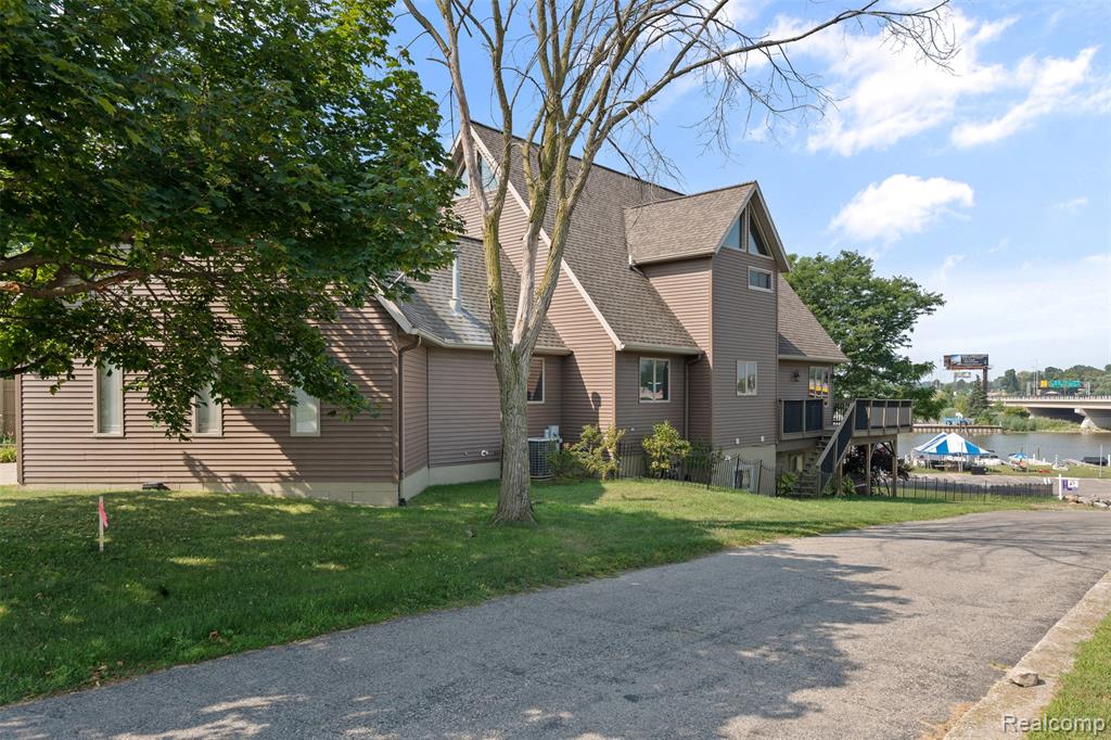 1907 Riverside Drive, Port Huron, MI 48060 — Photo 31