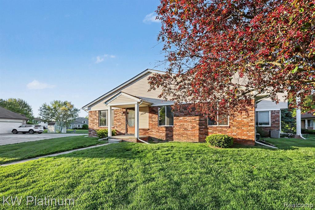 31825 Breezeway, New Baltimore, MI 48047 — Photo 2