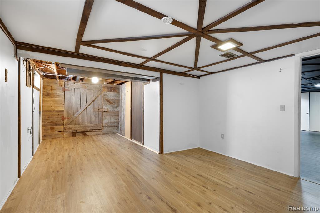 6428 Cloverton Drive, Waterford, MI 48329 — Photo 18