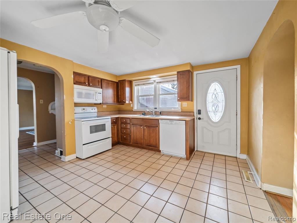 8202 Hyne Road, Brighton, MI 48114 — Photo 6