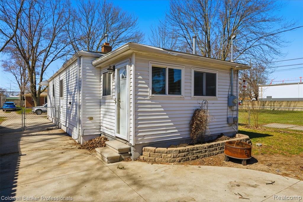 28816 Groveland Street, Madison Heights, MI 48071 — Photo 20