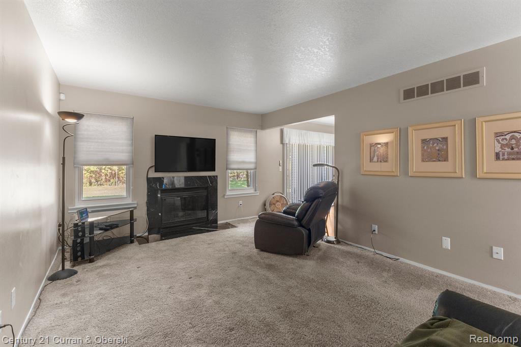 6541 DEERHURST Drive, Westland, MI — Photo 7